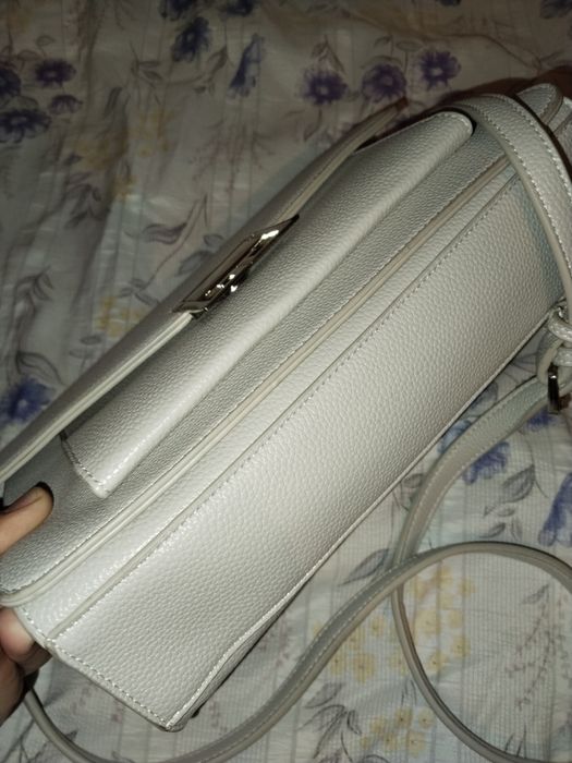 Yangi ayollar sumkasi sotiladi !