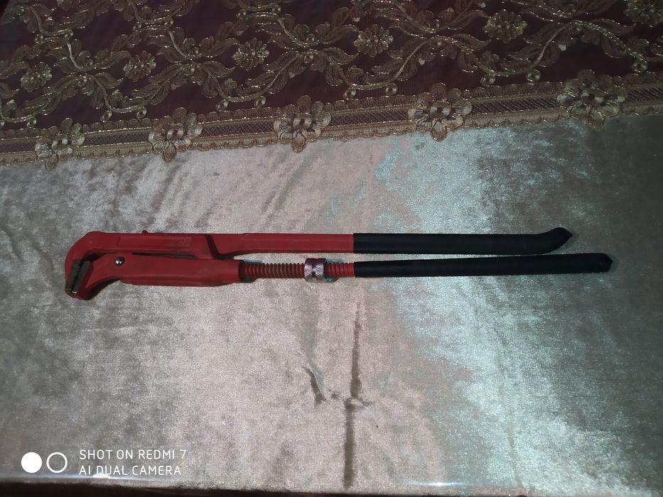 Большой новый газовый разводной ключ где-то 60 см