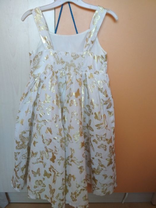Рокля на златни пеперуди