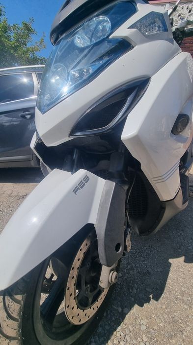 Se vinde maxiscuter Kymco 700 Myroad