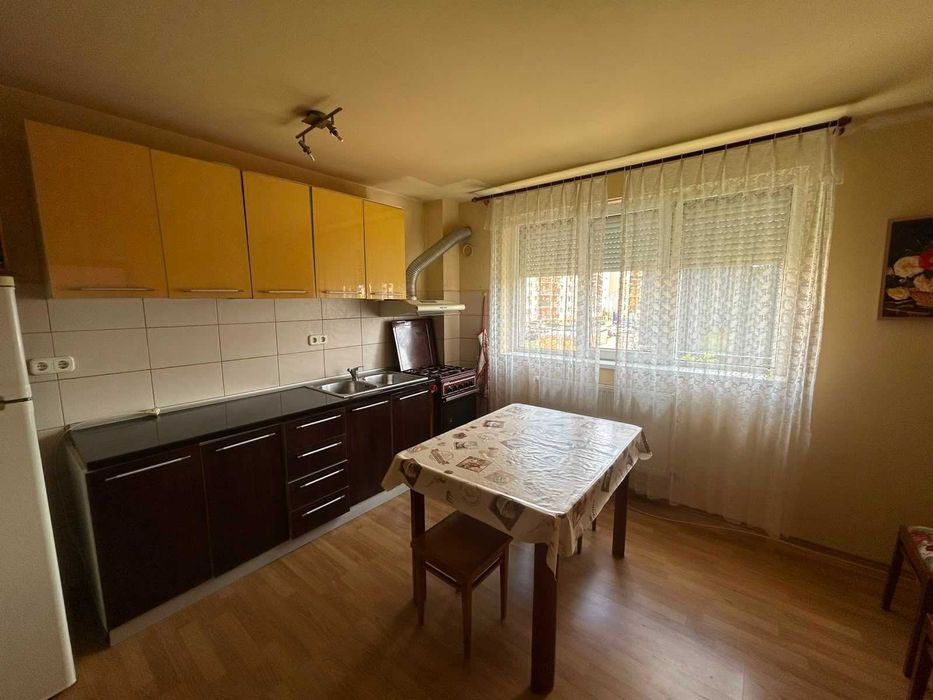 Inchiriez apartament cu o camera zona Ciresica