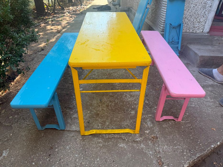 Băncuțe de lemn copii vopsite în diverse culori .70 lei buc .
