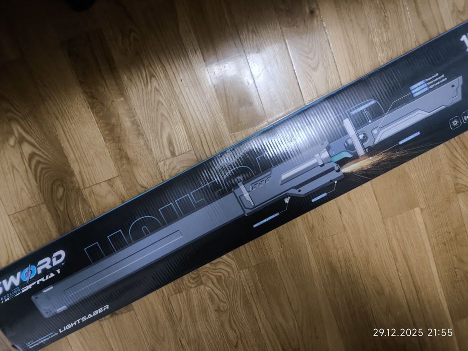 Светящийся и искрящийся меч