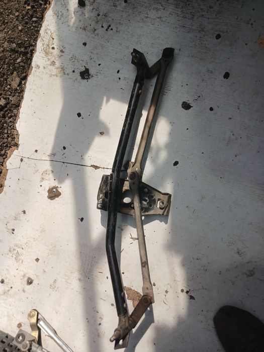 Трапеция дворников Ауди В4