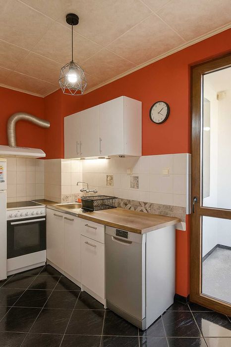 Дава се под наем Тристаен апартамент в София, Оборище - 95 кв.м за 715 € - Снимка #2