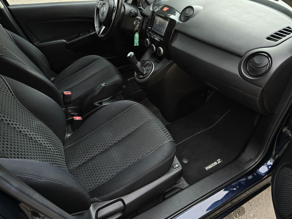 Mazda 2 От Германия 102000км.4цилиндъра. 4врати.Навигация