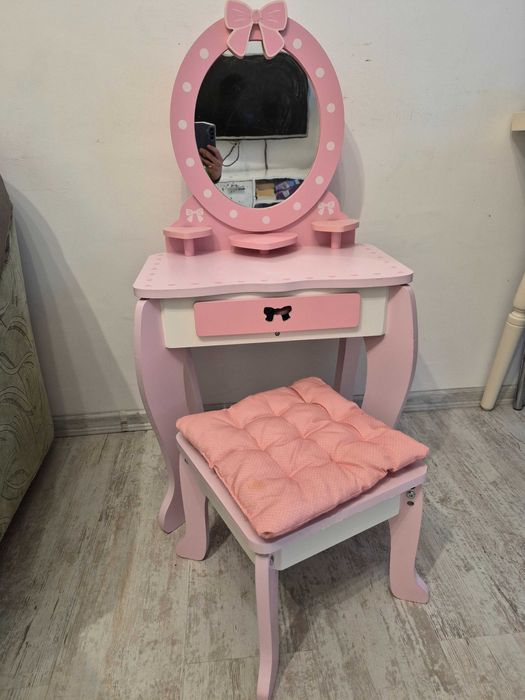 Дървена детска гримьорна