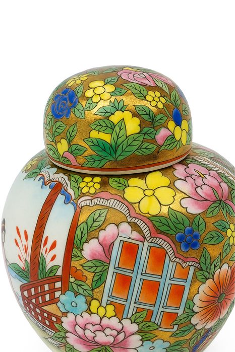 Китайска порцеланова ваза с  капак начало-средата на XX в., Китай