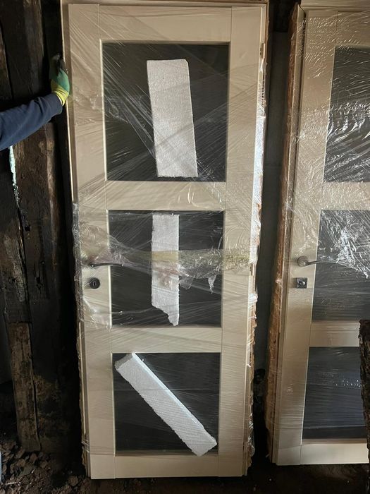 Двери бу из натурального дерева