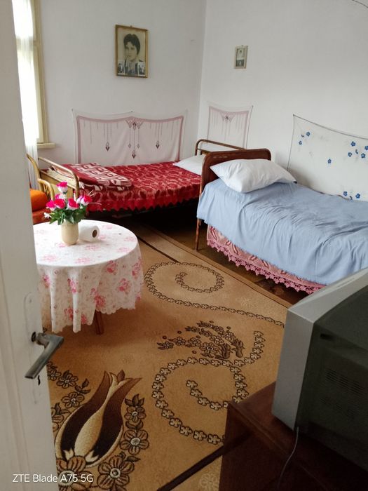 Тухлена къща със стопански постройки