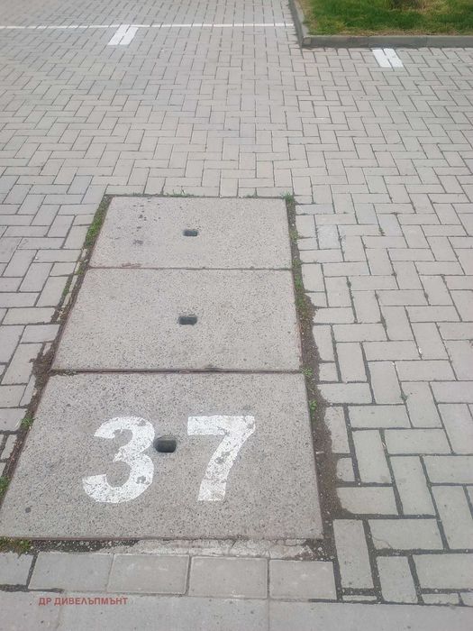 Под наем надземно паркомясто, Левски В