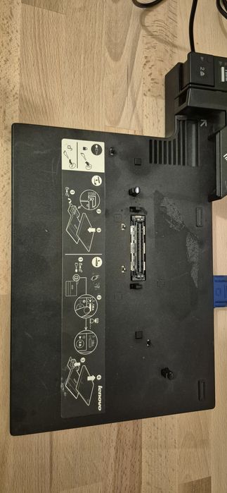 Laptop IBM / ThinkPad T60 + docking station + monitor