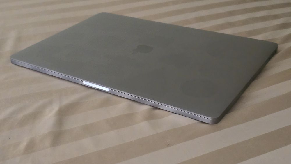 Macbook Pro 16 2019 A2141 i9 2.3ghz 1TB 16GB RAM AMD Radeon Pro 5500M