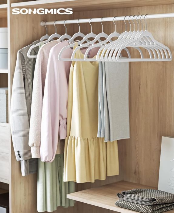 Комплект от 50 кадифени закачалки