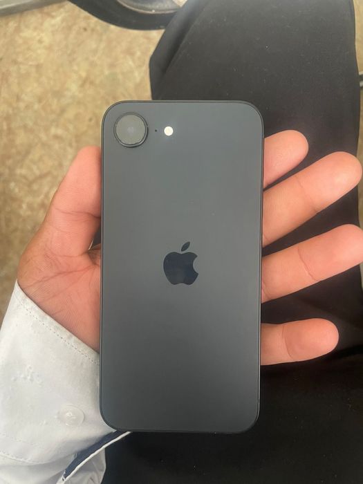 Айфон 16е состояние идьяльное