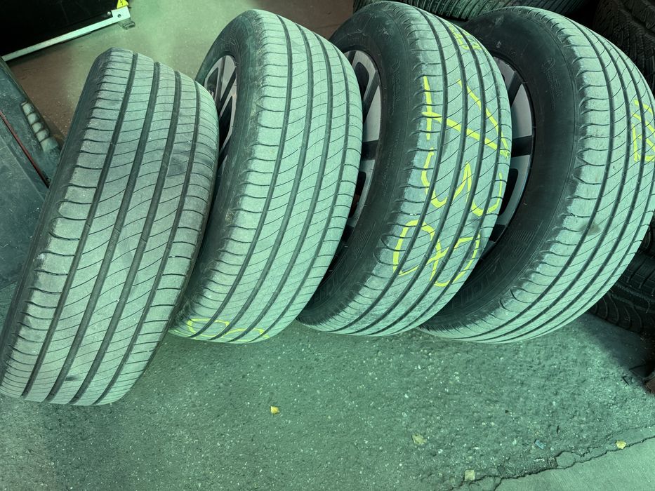 Гуми Michelin Primacy 4 215/55/17 летни дот 4420 - джантите не се продават