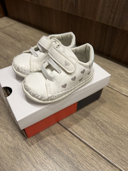 Детски буйки за бебе и сандалети