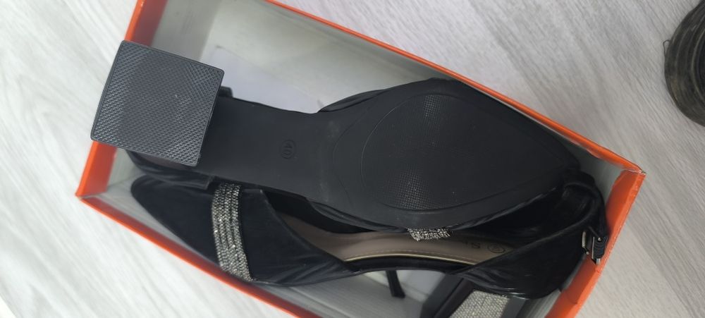 Продам туфли 40 размер