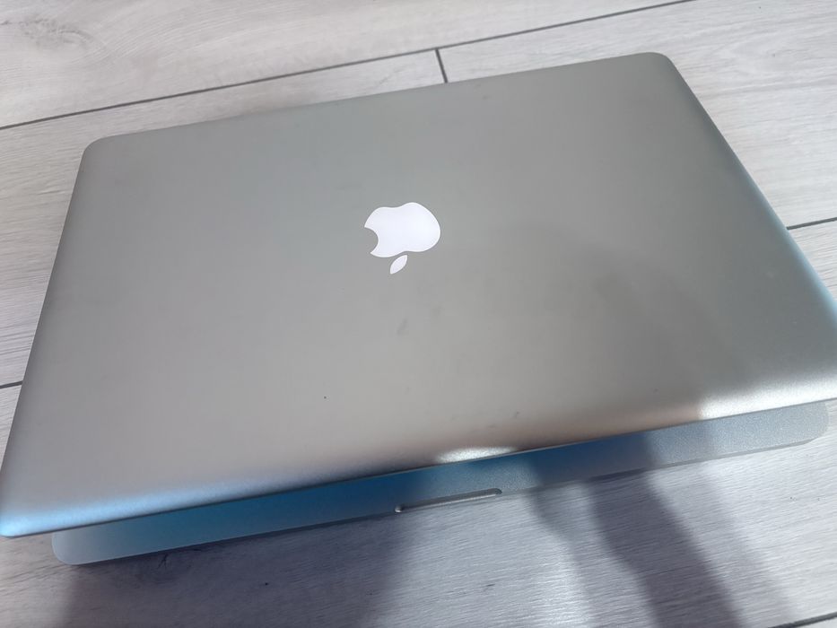 Продам срочно, MacBook pro 512GB серый