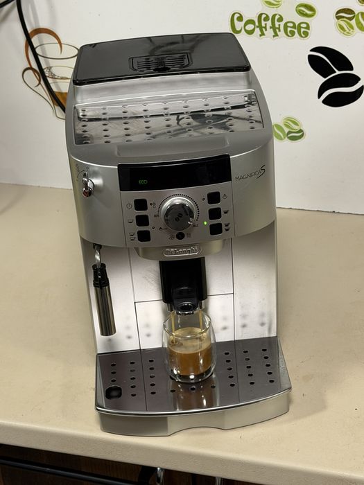Кафемашина кафе автомат delonghi magnifica S с гаранция