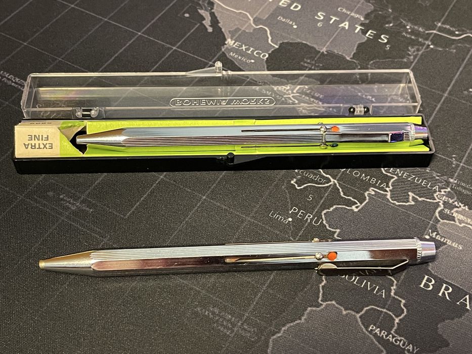 Pixuri vechi de colectie anii 1980 - din metal - nickel, cu 4 culori