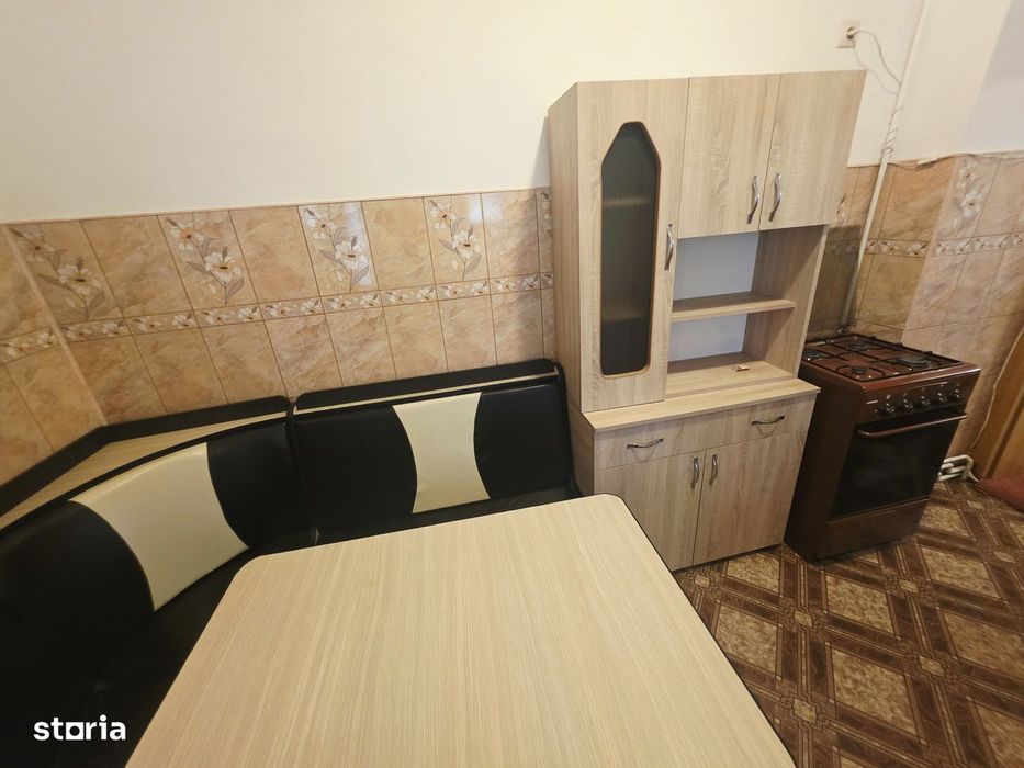 Inchiriez apartament 3 camere cu gradina