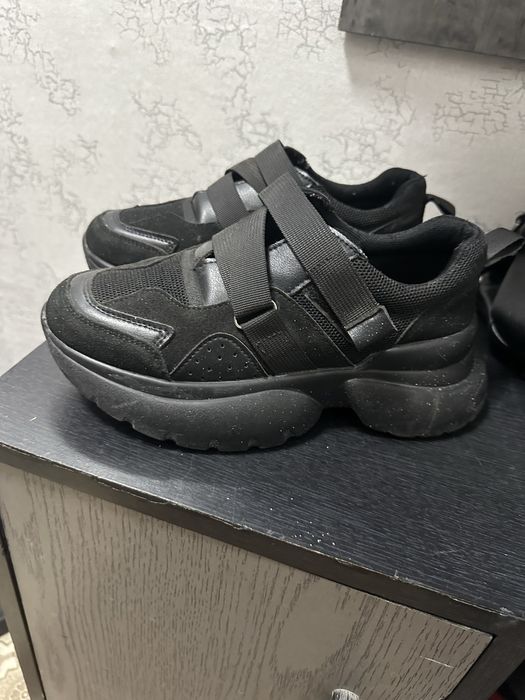 Женские кроссовки