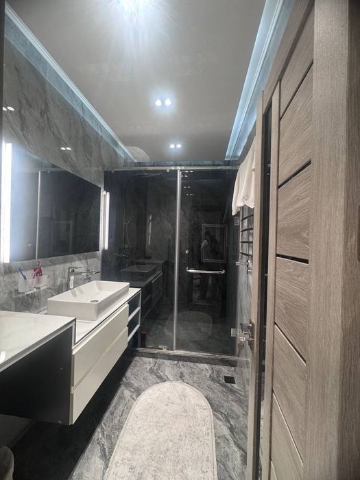 Сдаётся в аренду.  3 - х комнатная.  М. Горький.