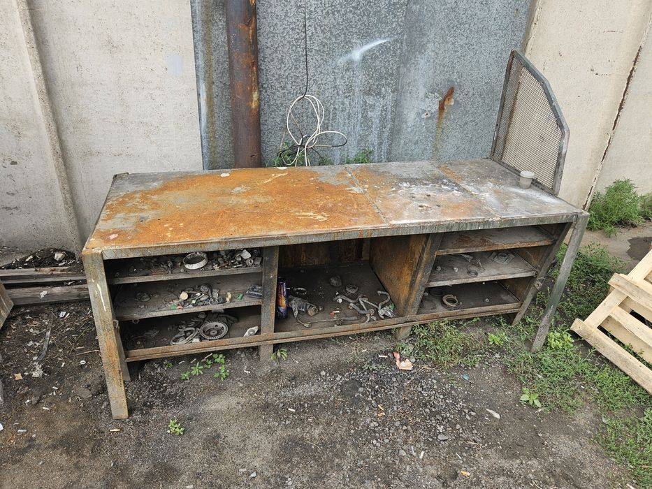 Продам верстак слесарный.