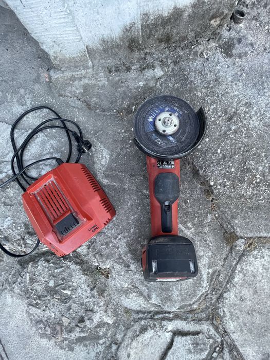 HiLTi  ъглошлайф AG 125-A22 с батерия и зарядно цената е за комплекта