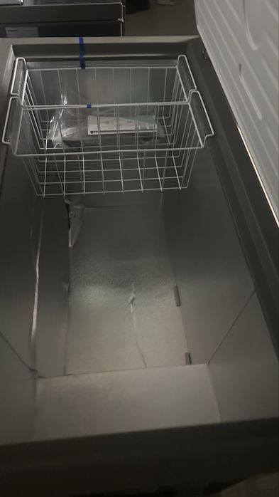 Продам морозильник авангард !!! Новый проста вмятые