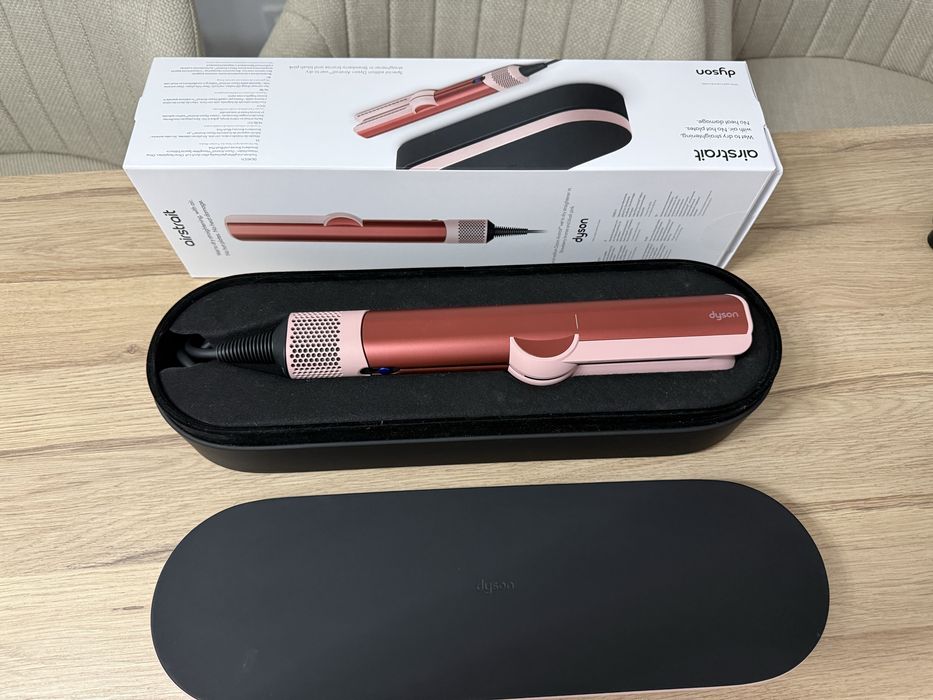 Dyson airstrait HT01