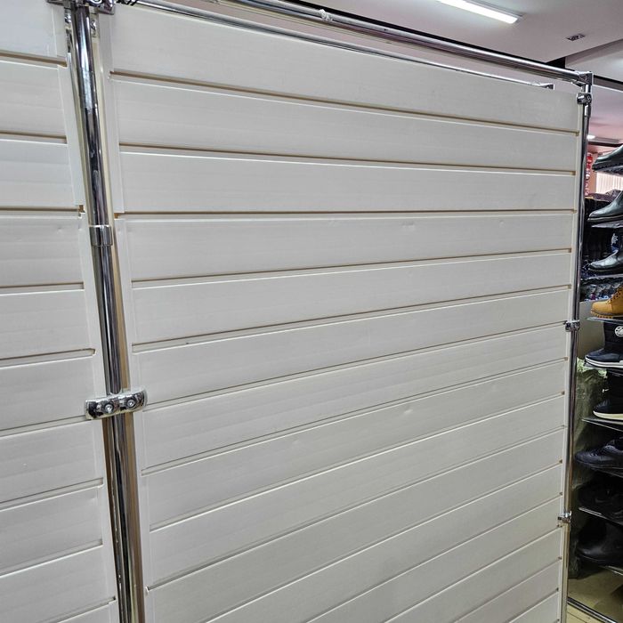 Полочки для экономпанелей пластиковых и МДФ .