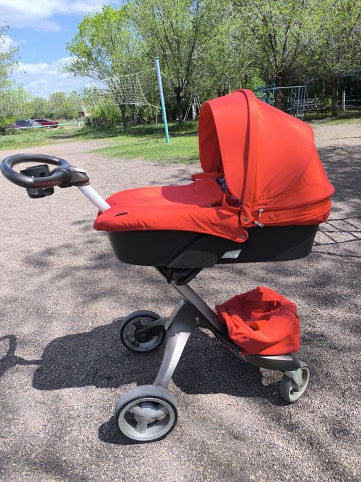 Продам премиальную коляску Stokke Xplory