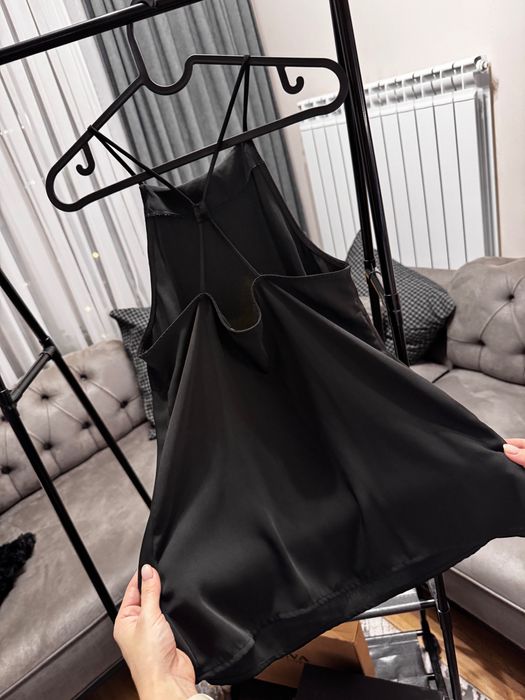 Черен потник с декоративни камъни H&M