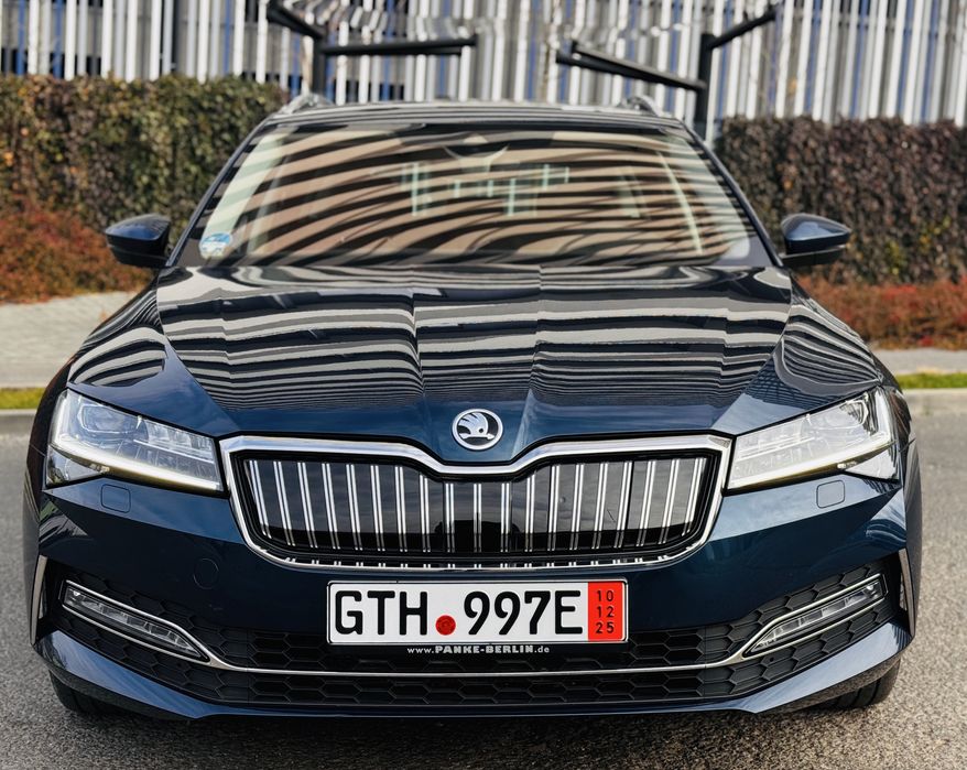 Skoda Superb Plug-in Hibrid / Cristal Led/ Distronic/ Line Assist