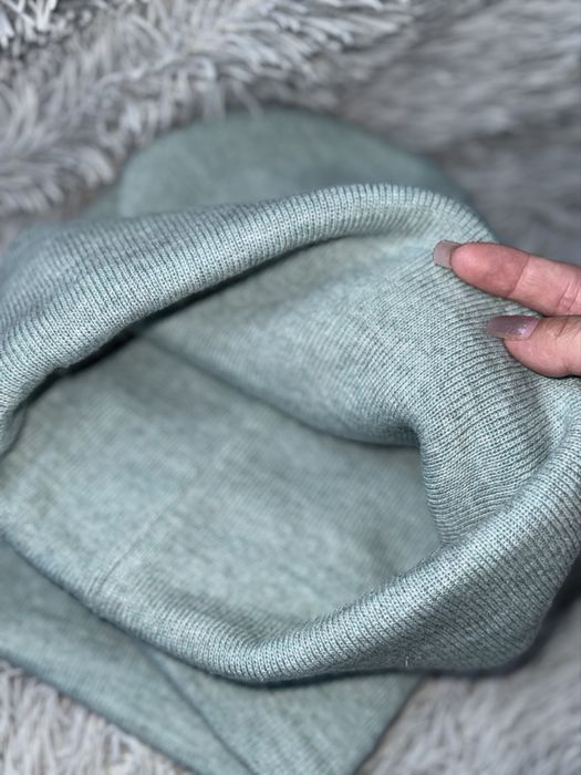 Продам шерстяную шапку + снуд