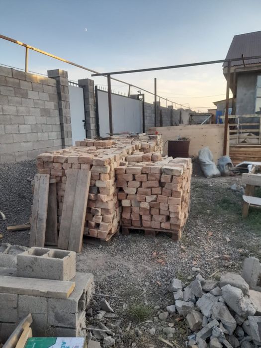 Продам кирпичи полуторка