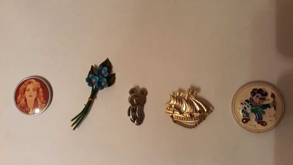 Продам значки 3 000 каждый