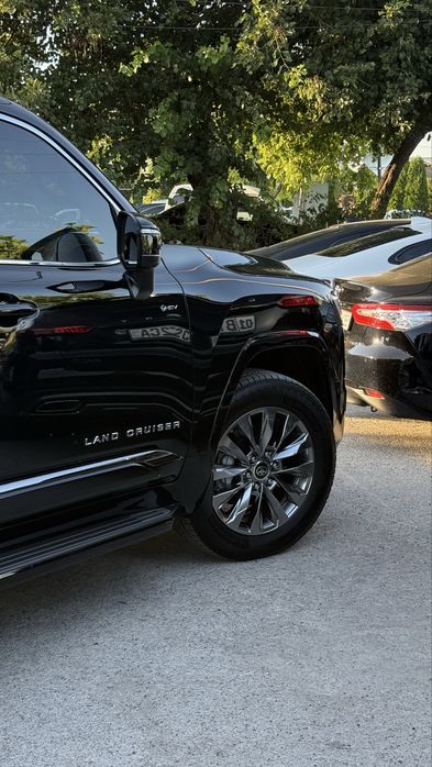 Tayota Land Cruiser 300