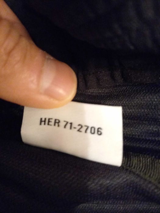 Продавам чисто нов дамски суитчър.