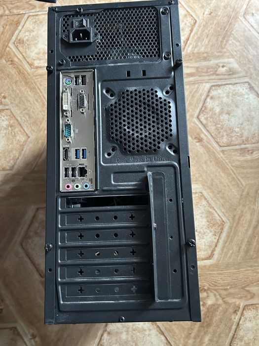 Компютър и мишка