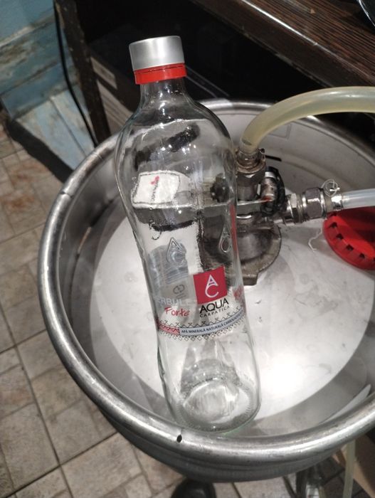 Vind sticle rotunde goale de Aqua carpatica