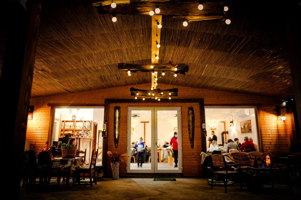 Retreat și evenimente private rustice la Cabana River Side Ribita