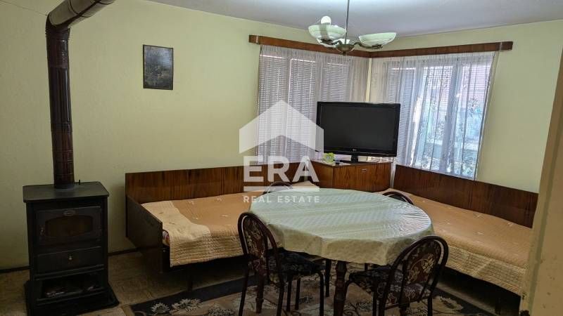 САМО в ЕРА имоти ХАСКОВО! Просторна къща с отлично разпределение в кв.