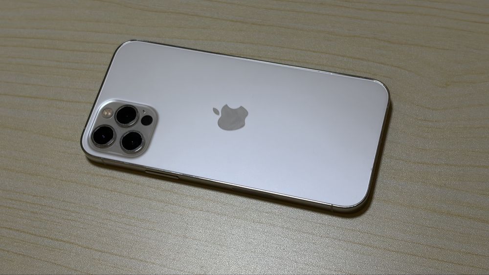 iPhone 12 Pro + AirPods 3 поколения