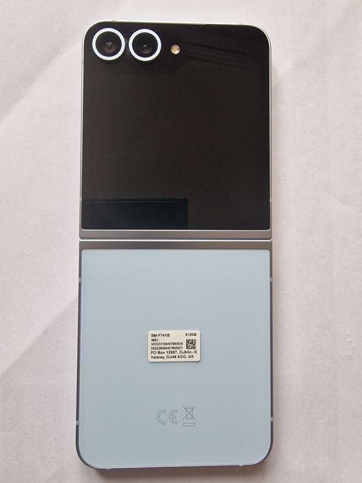 Продавам телефон Samsung Galaxy Z Flip6 5G 512GB 12GB RAM Dual