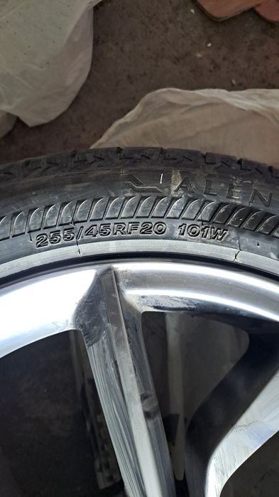 Продам шины 255/45/20
