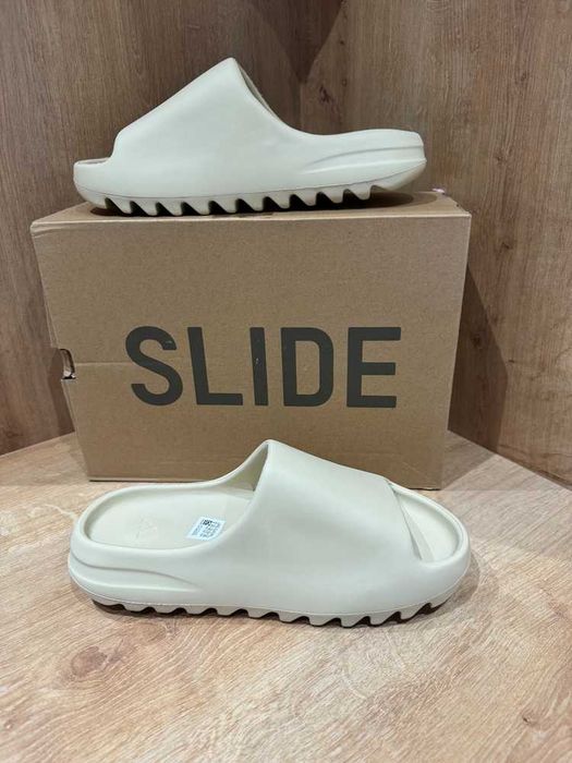 Yeezy Slides "Bone"