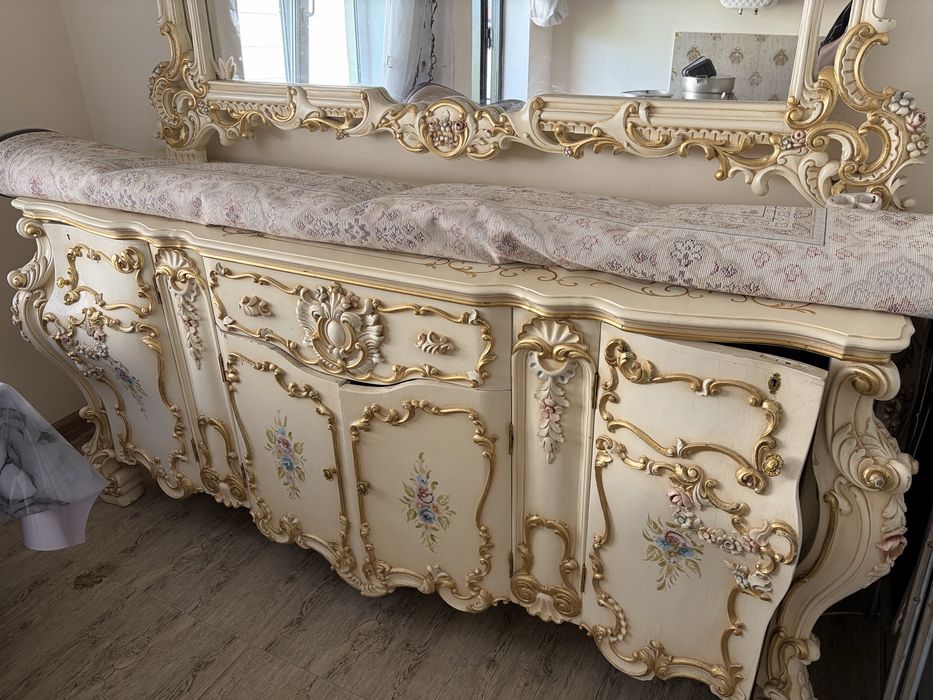 Комод с зеркалом